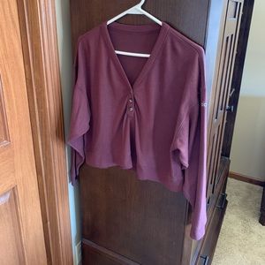 Like new Alo Yoga Solo Henley- Cherry Cola
